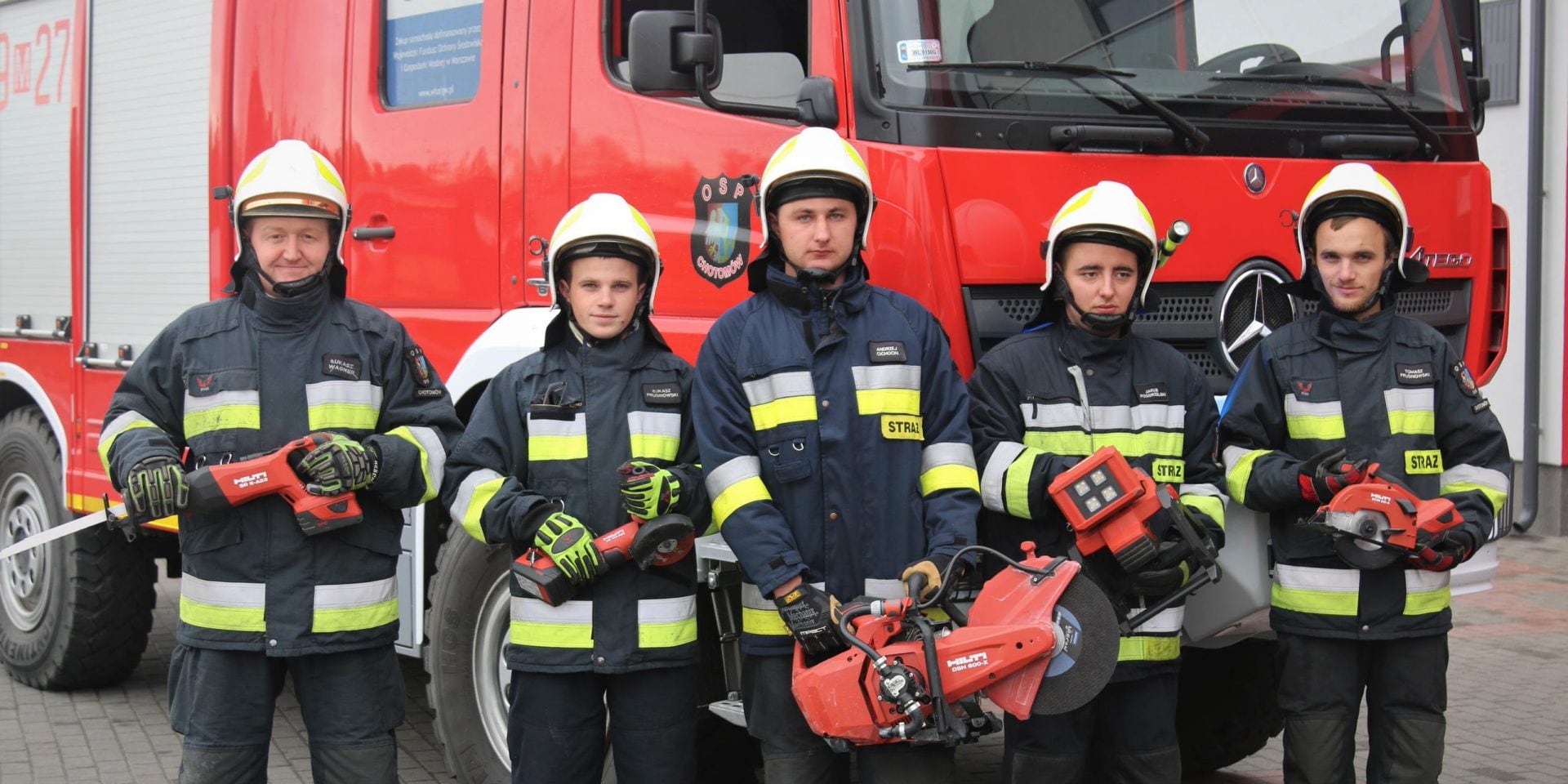 Hilti ratuje -zespół strażaków z Ochotniczej Straży Pożarnej Chotomów